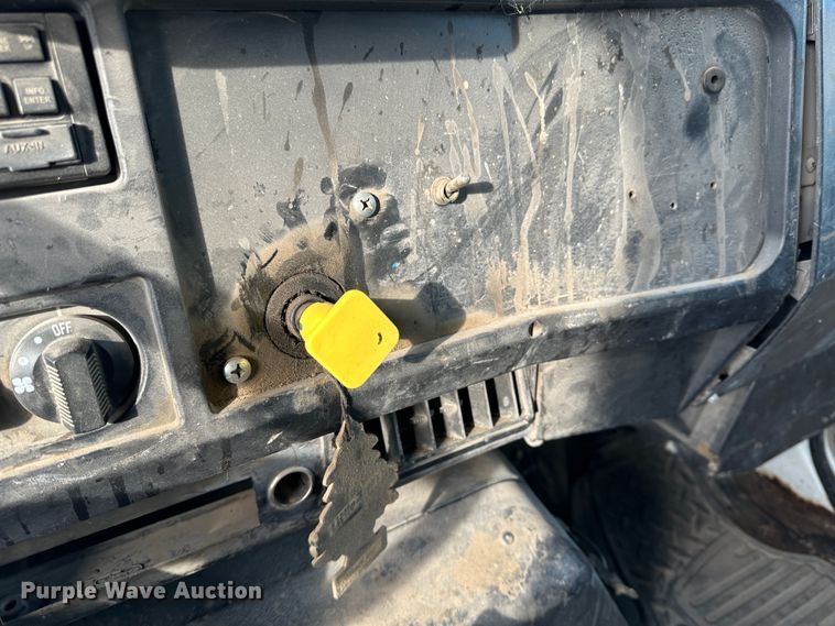 image for item LT9346 1999 International 4700  Crew Cab utility / service truck