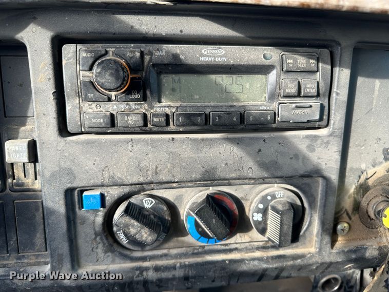 image for item LT9346 1999 International 4700  Crew Cab utility / service truck