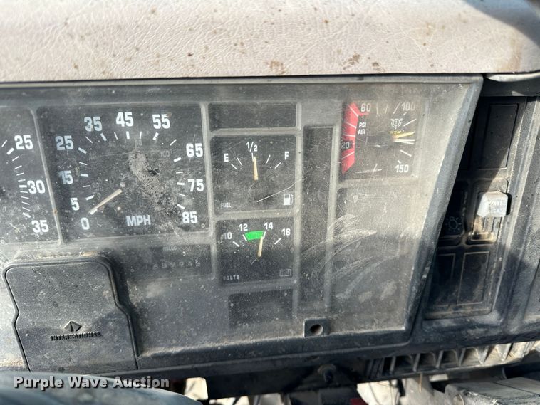 image for item LT9346 1999 International 4700  Crew Cab utility / service truck