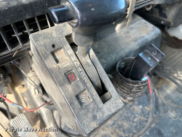 image for item LT9346 1999 International 4700  Crew Cab utility / service truck