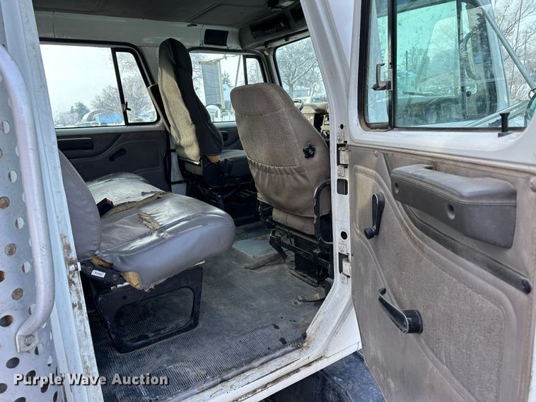 image for item LT9346 1999 International 4700  Crew Cab utility / service truck