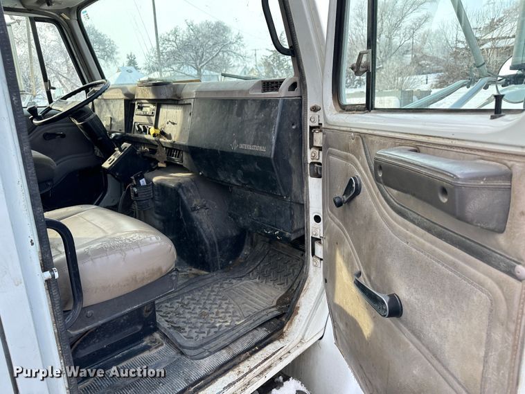 image for item LT9346 1999 International 4700  Crew Cab utility / service truck