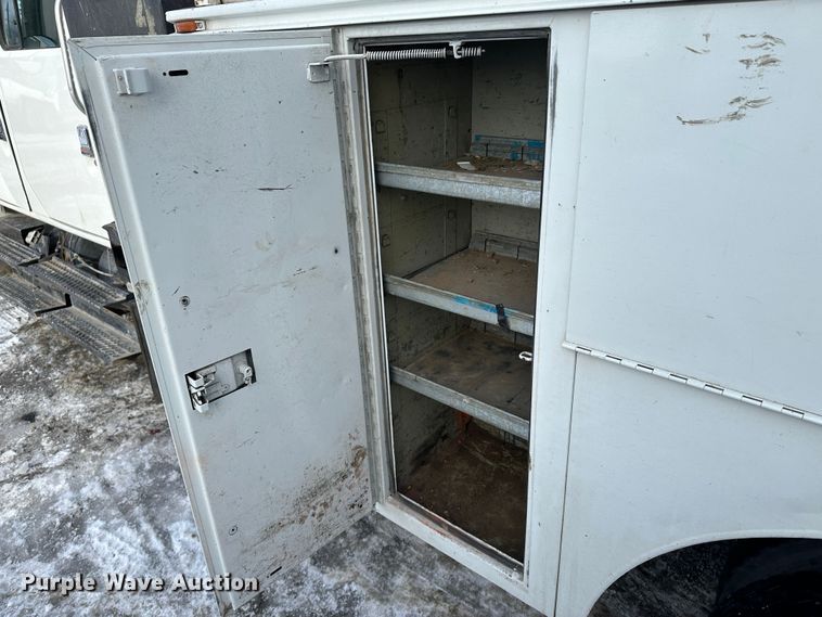 image for item LT9346 1999 International 4700  Crew Cab utility / service truck