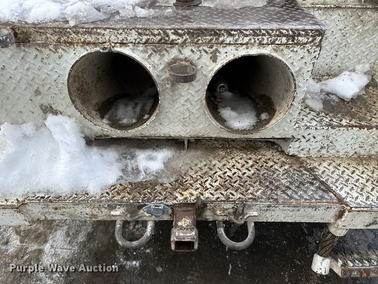 image for item LT9346 1999 International 4700  Crew Cab utility / service truck