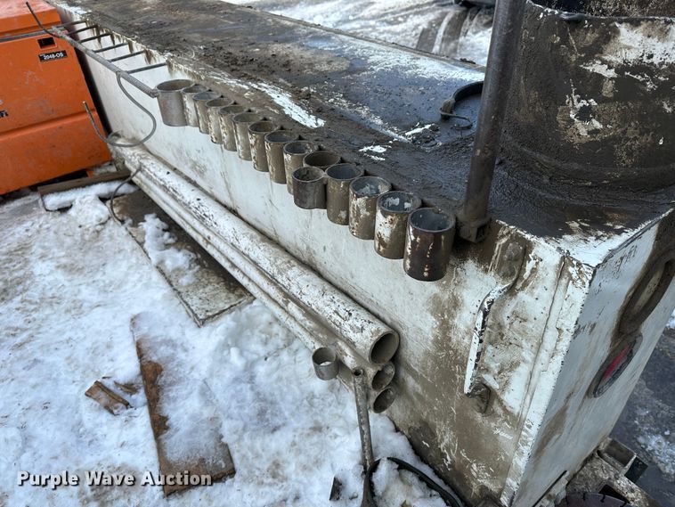 image for item LT9346 1999 International 4700  Crew Cab utility / service truck