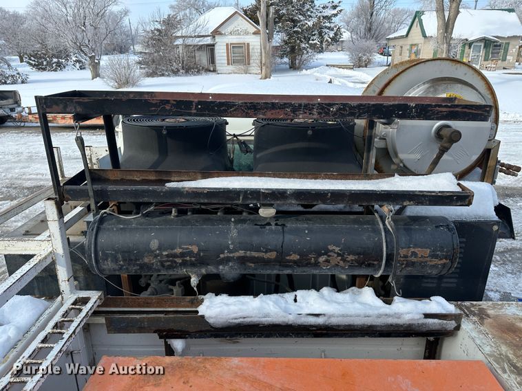 image for item LT9346 1999 International 4700  Crew Cab utility / service truck