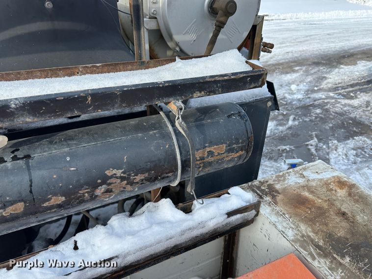 image for item LT9346 1999 International 4700  Crew Cab utility / service truck