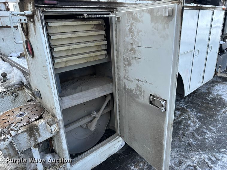 image for item LT9346 1999 International 4700  Crew Cab utility / service truck