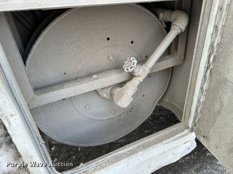 image for item LT9346 1999 International 4700  Crew Cab utility / service truck