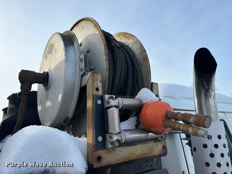 image for item LT9346 1999 International 4700  Crew Cab utility / service truck