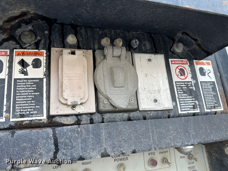 image for item LT9346 1999 International 4700  Crew Cab utility / service truck