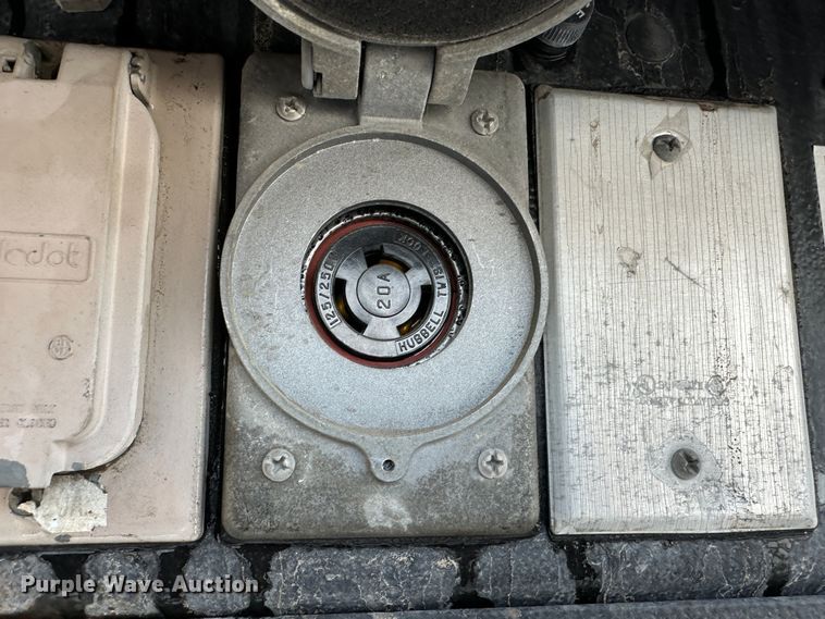 image for item LT9346 1999 International 4700  Crew Cab utility / service truck