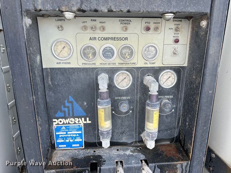 image for item LT9346 1999 International 4700  Crew Cab utility / service truck