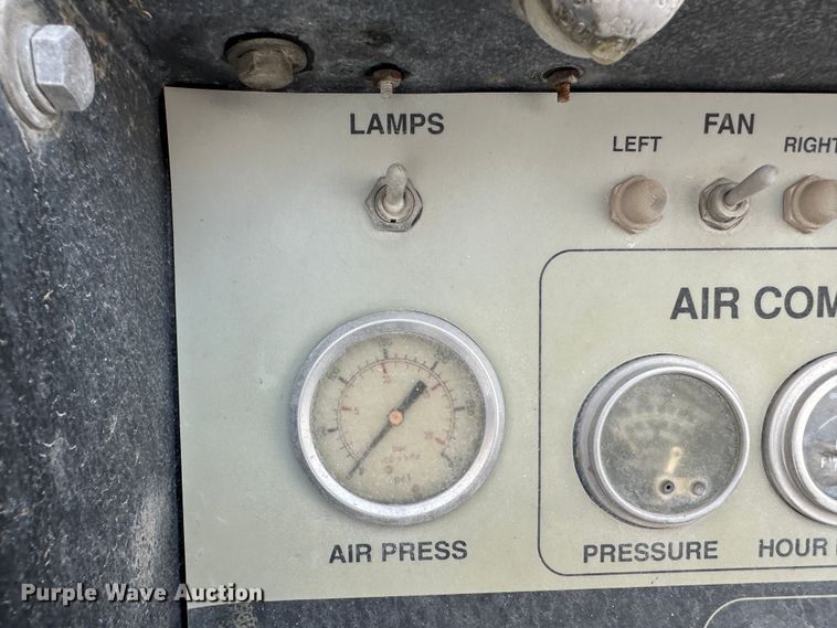 image for item LT9346 1999 International 4700  Crew Cab utility / service truck