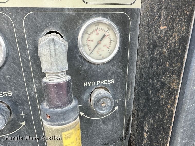 image for item LT9346 1999 International 4700  Crew Cab utility / service truck