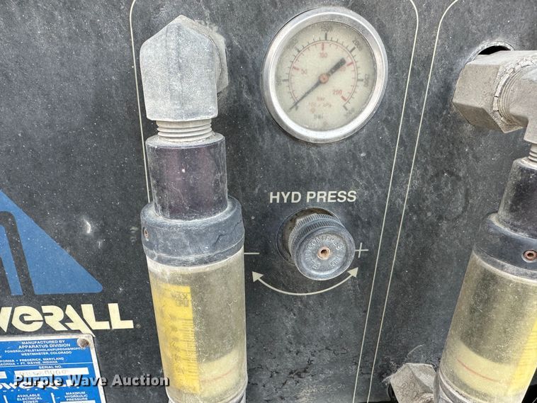 image for item LT9346 1999 International 4700  Crew Cab utility / service truck