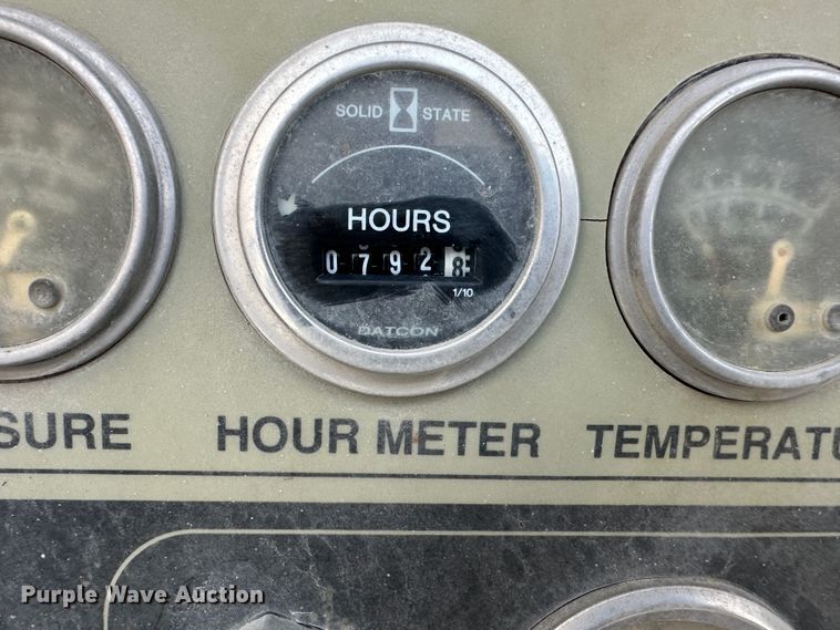 image for item LT9346 1999 International 4700  Crew Cab utility / service truck