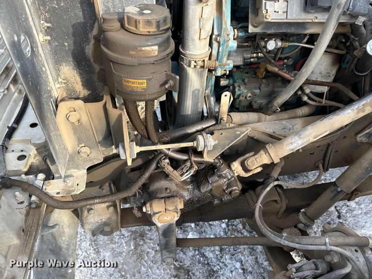 image for item LT9346 1999 International 4700  Crew Cab utility / service truck