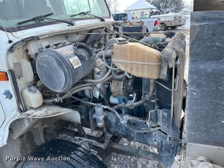 image for item LT9346 1999 International 4700  Crew Cab utility / service truck