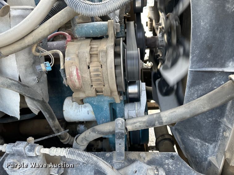 image for item LT9346 1999 International 4700  Crew Cab utility / service truck