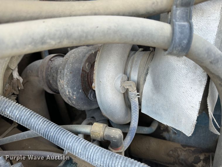 image for item LT9346 1999 International 4700  Crew Cab utility / service truck