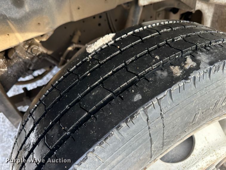 image for item LT9346 1999 International 4700  Crew Cab utility / service truck