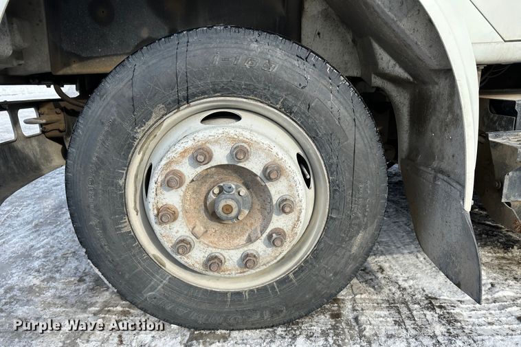 image for item LT9346 1999 International 4700  Crew Cab utility / service truck