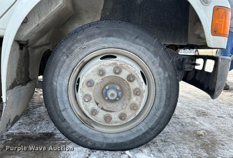 image for item LT9346 1999 International 4700  Crew Cab utility / service truck