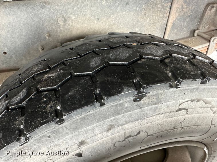 image for item LT9346 1999 International 4700  Crew Cab utility / service truck