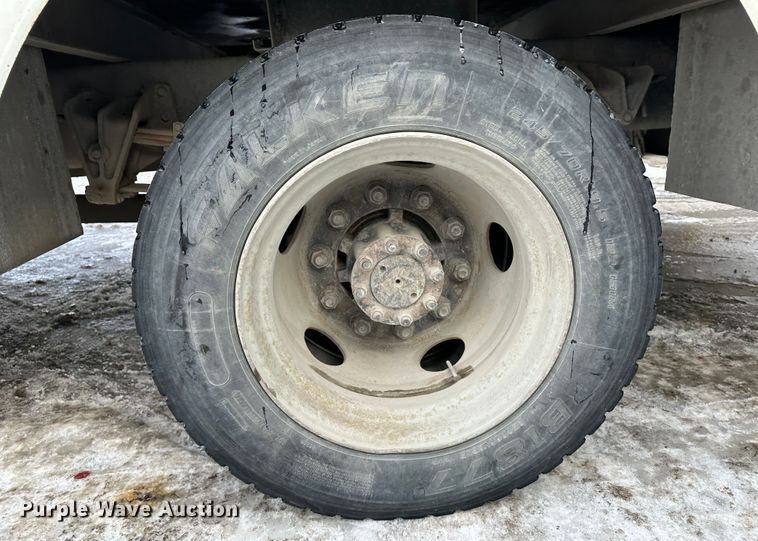 image for item LT9346 1999 International 4700  Crew Cab utility / service truck