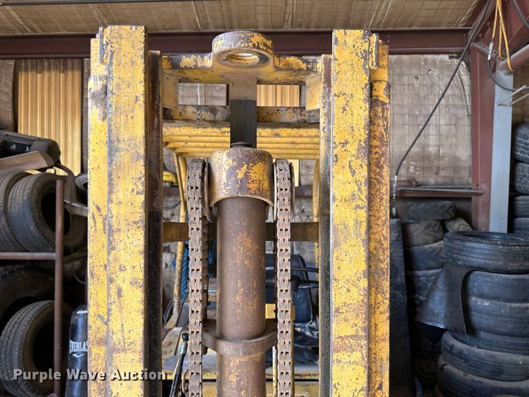 image for item LT9368 Yale G83P-050-SAS-086  forklift