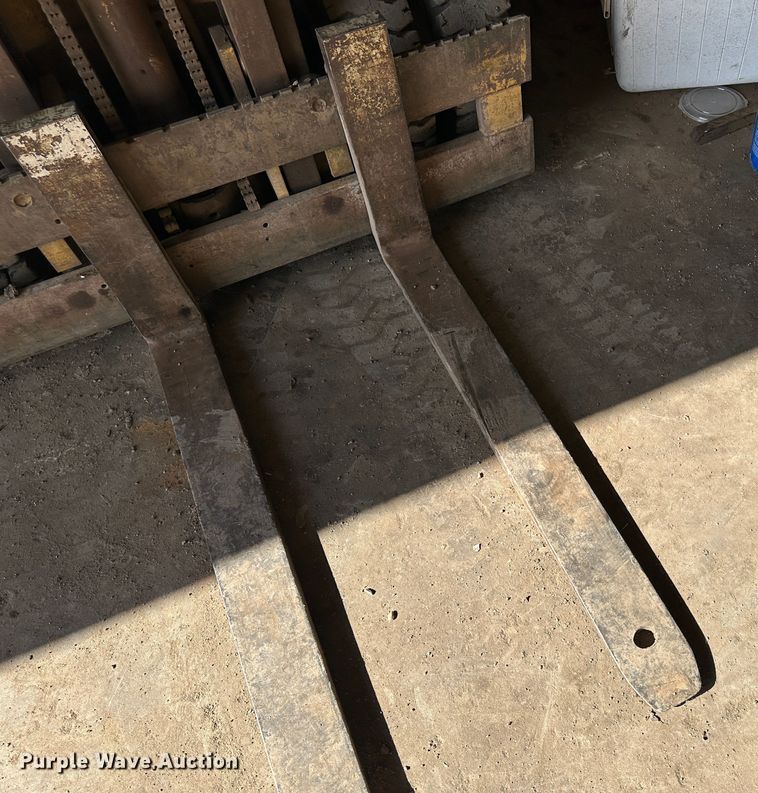 image for item LT9368 Yale G83P-050-SAS-086  forklift