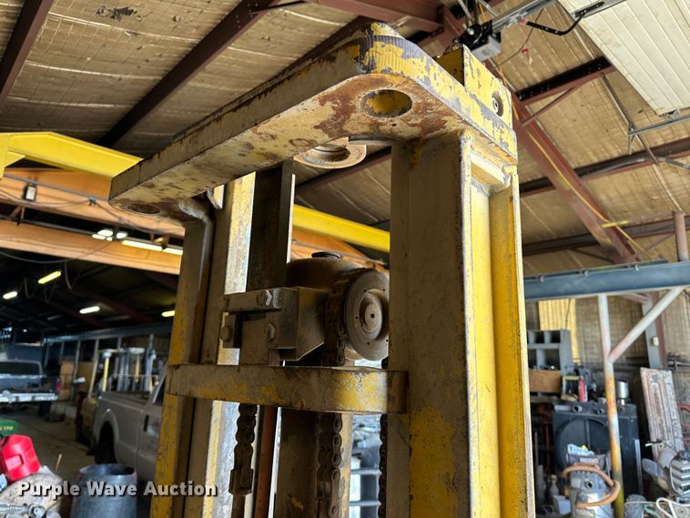 image for item LT9368 Yale G83P-050-SAS-086  forklift