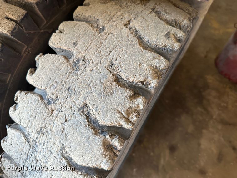 image for item LT9368 Yale G83P-050-SAS-086  forklift