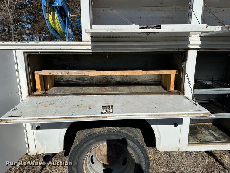 image for item LT9388 2007 Ford F550 Super Duty XL  utility / service truck