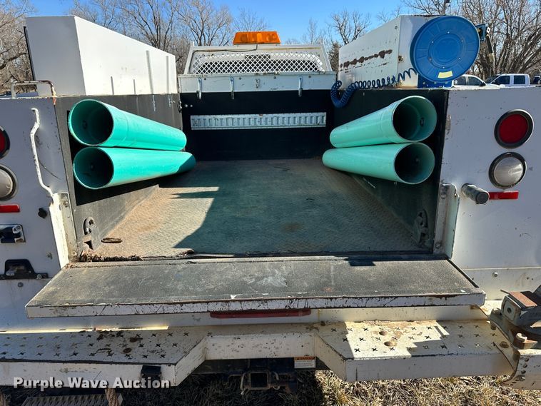 image for item LT9388 2007 Ford F550 Super Duty XL  utility / service truck