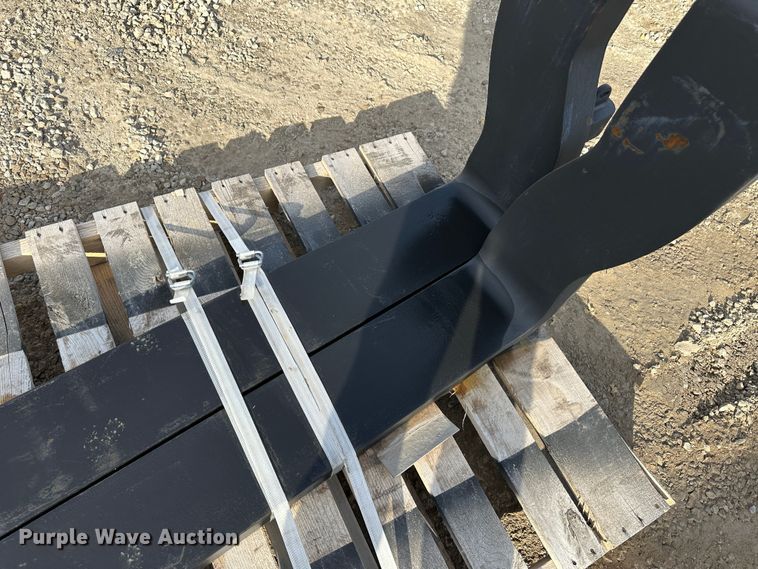 image for item LT9390 8' L forks