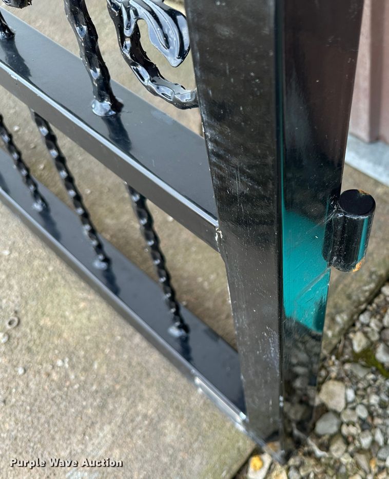 image for item LT9391 Gate