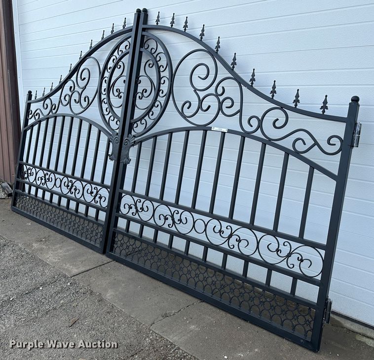 image for item LT9392 Gate