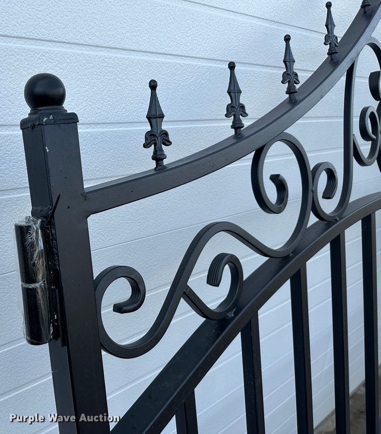 image for item LT9392 Gate