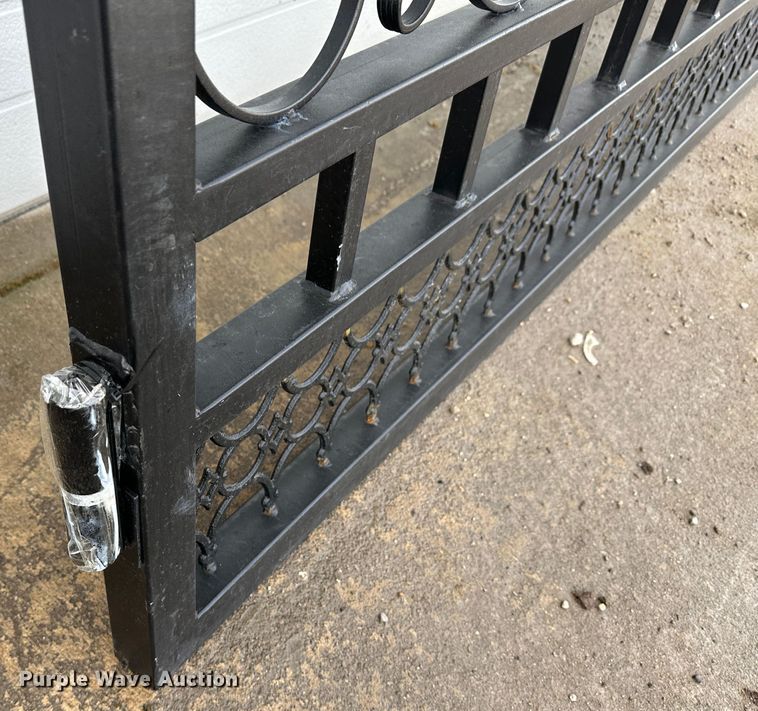 image for item LT9392 Gate