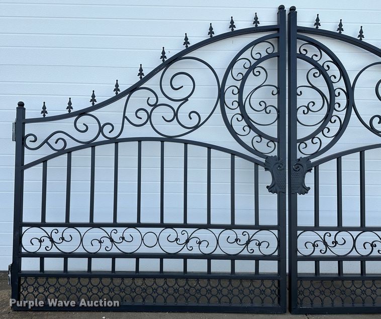 image for item LT9392 Gate