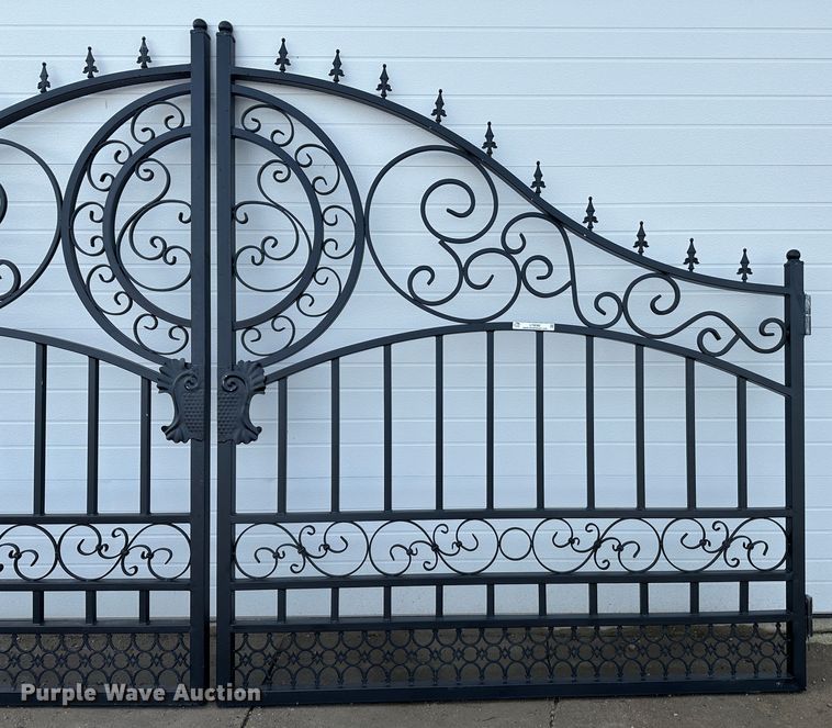 image for item LT9392 Gate