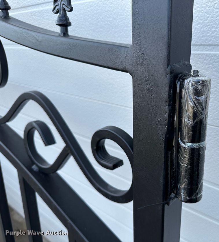 image for item LT9392 Gate