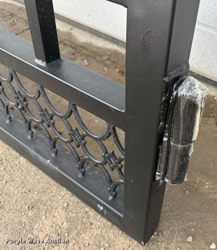 image for item LT9392 Gate