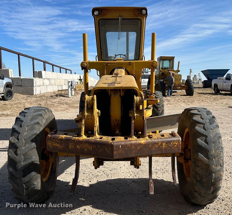 image for item LT9423 1968 John Deere 570  motor grader