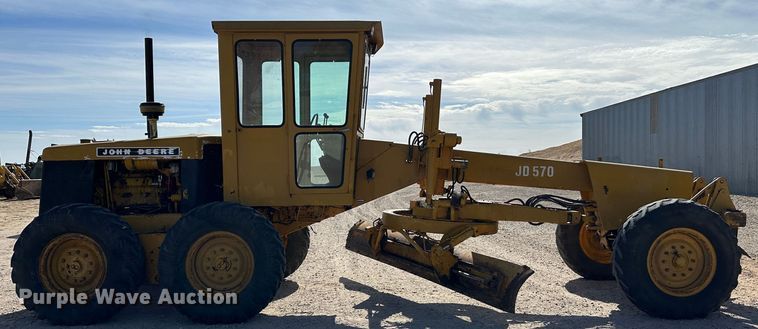 image for item LT9423 1968 John Deere 570  motor grader