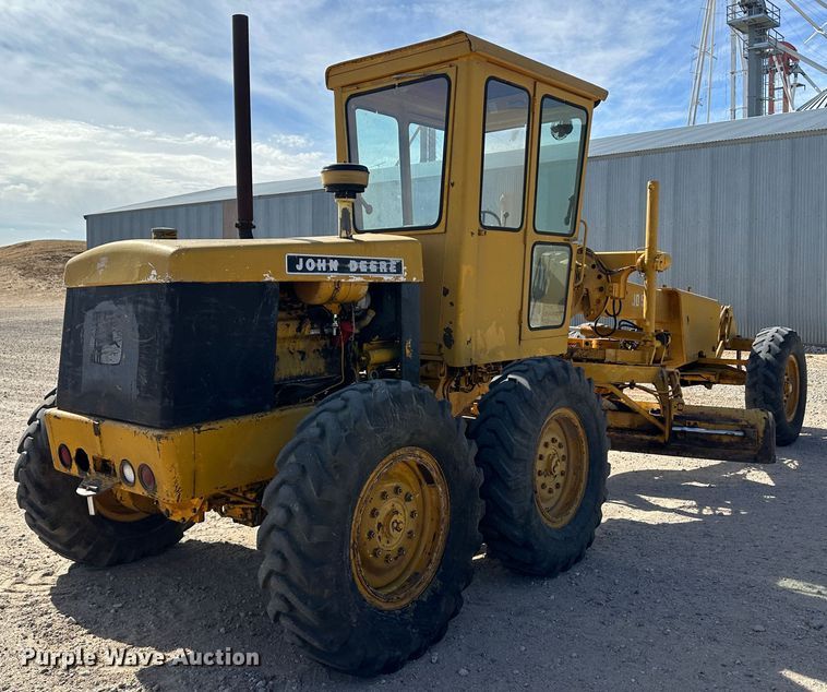 image for item LT9423 1968 John Deere 570  motor grader