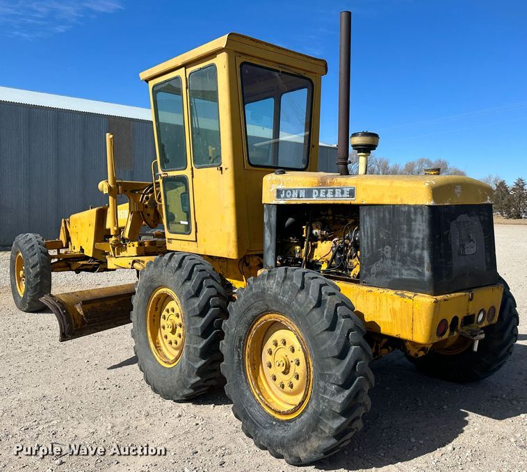 image for item LT9423 1968 John Deere 570  motor grader