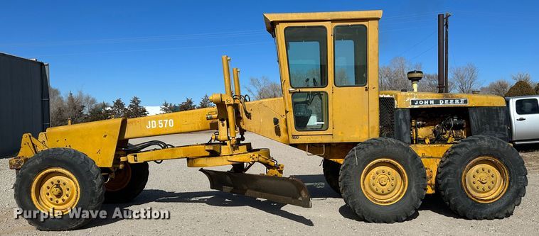 image for item LT9423 1968 John Deere 570  motor grader